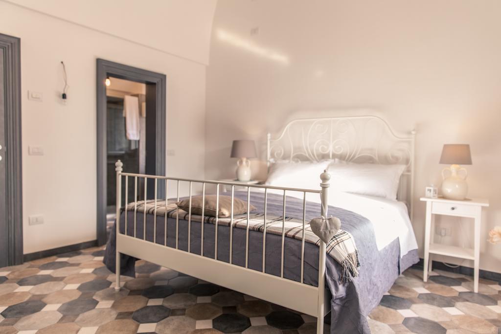 לוקורוטונדו Marinella Suite Home חדר תמונה