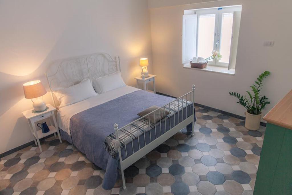 לוקורוטונדו Marinella Suite Home מראה חיצוני תמונה